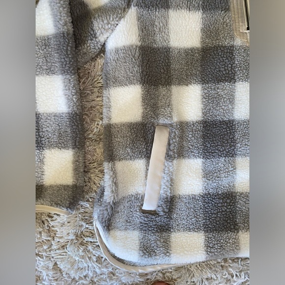 Abercrombie & Fitch Teddy Bear Sherpa Buffalo Grey Checkered 3/4 Zip Pockets M - Picture 6 of 9